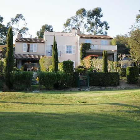 Charmantes Haus Im Golf Club Saint Tropez Bagian luar foto