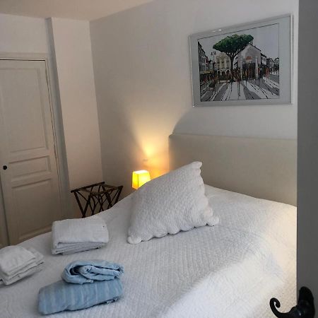 Charmantes Haus Im Golf Club Saint Tropez Bagian luar foto
