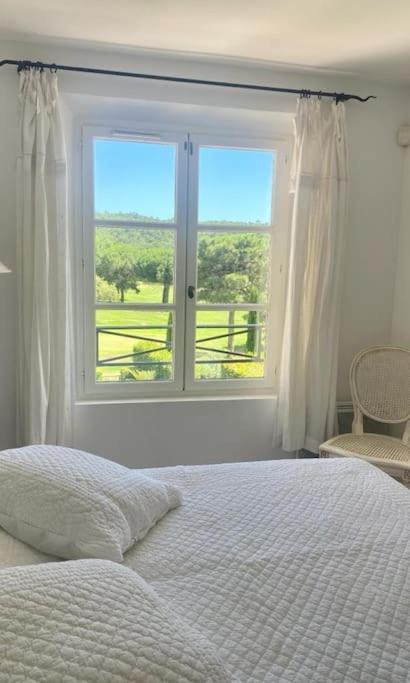 Charmantes Haus Im Golf Club Saint Tropez Bagian luar foto