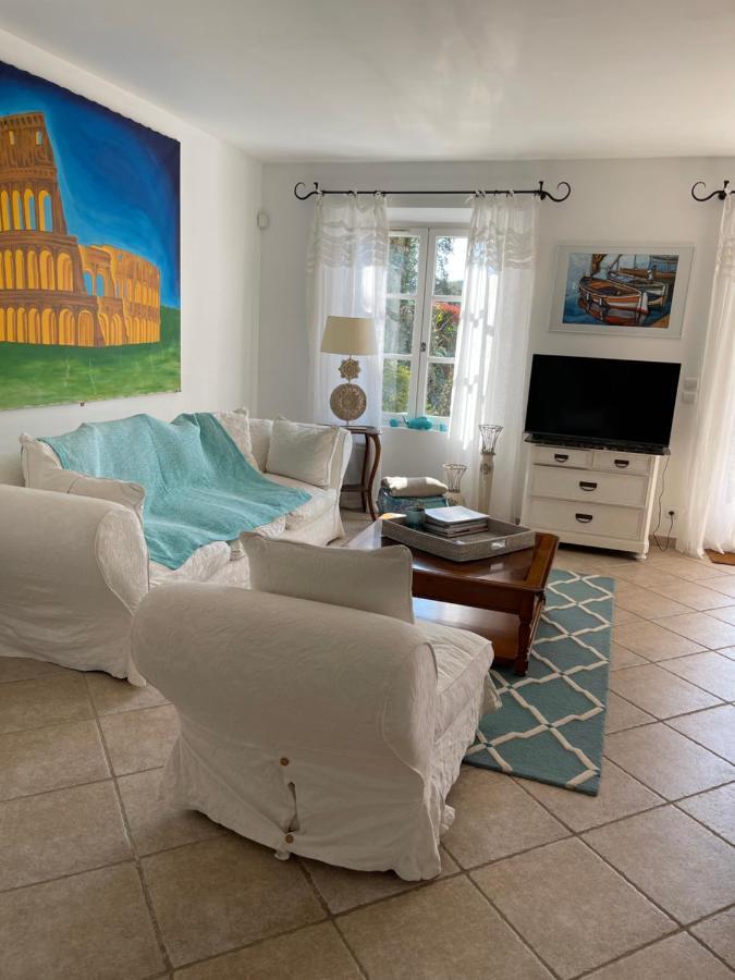Charmantes Haus Im Golf Club Saint Tropez Bagian luar foto