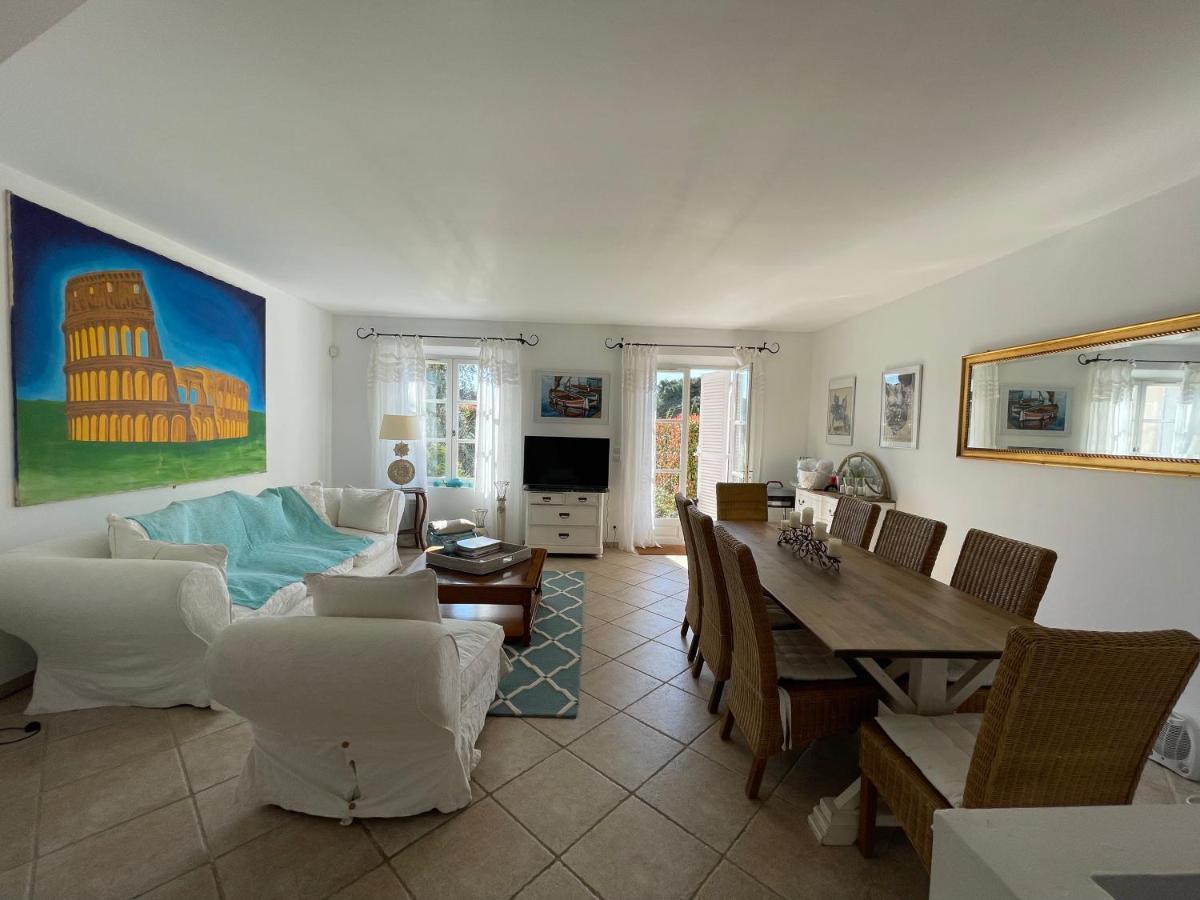 Charmantes Haus Im Golf Club Saint Tropez Bagian luar foto
