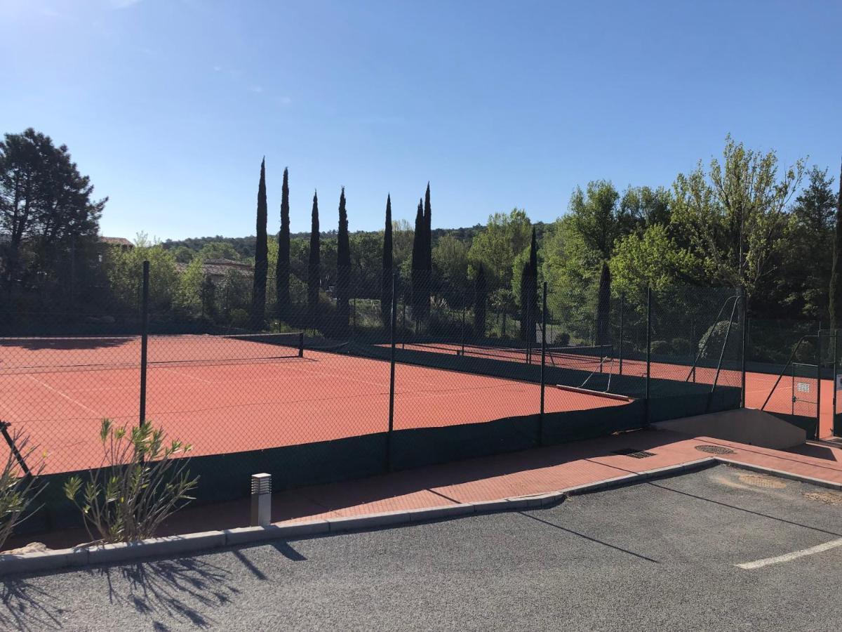 Charmantes Haus Im Golf Club Saint Tropez Bagian luar foto