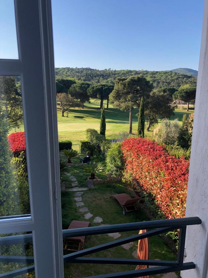 Charmantes Haus Im Golf Club Saint Tropez Bagian luar foto