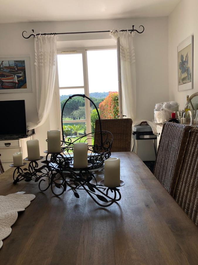 Charmantes Haus Im Golf Club Saint Tropez Bagian luar foto