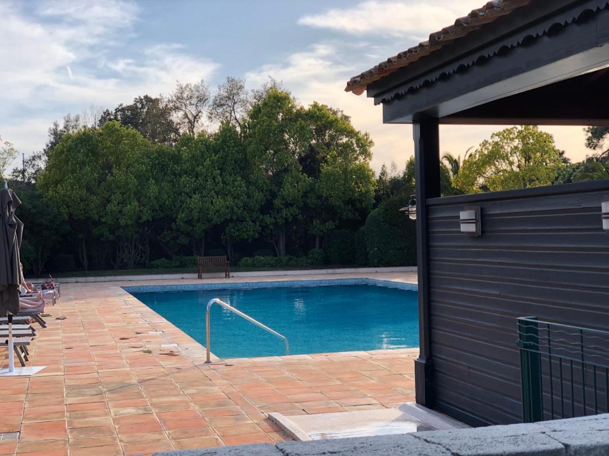 Charmantes Haus Im Golf Club Saint Tropez Bagian luar foto