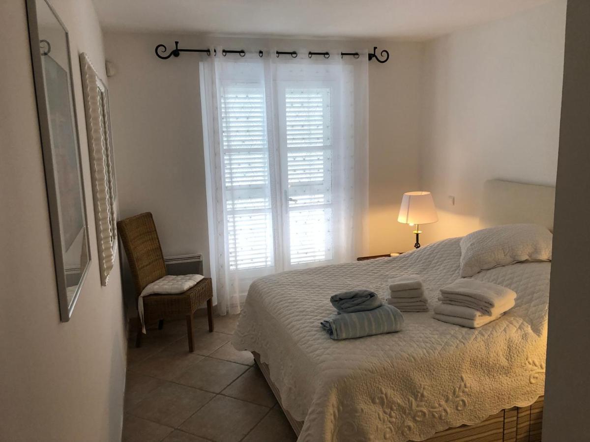 Charmantes Haus Im Golf Club Saint Tropez Bagian luar foto