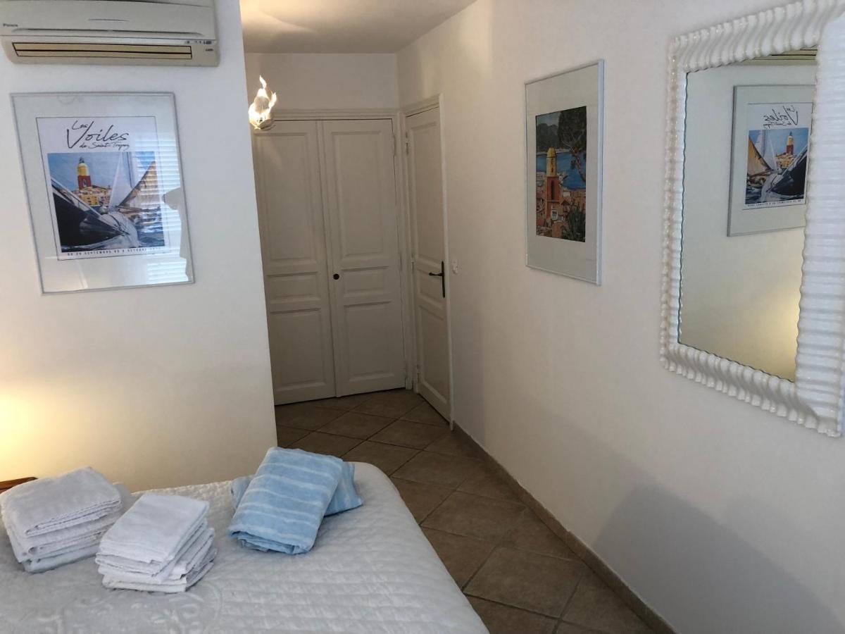 Charmantes Haus Im Golf Club Saint Tropez Bagian luar foto