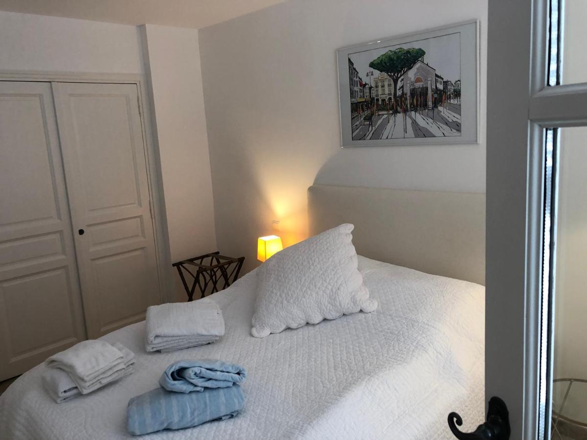 Charmantes Haus Im Golf Club Saint Tropez Bagian luar foto